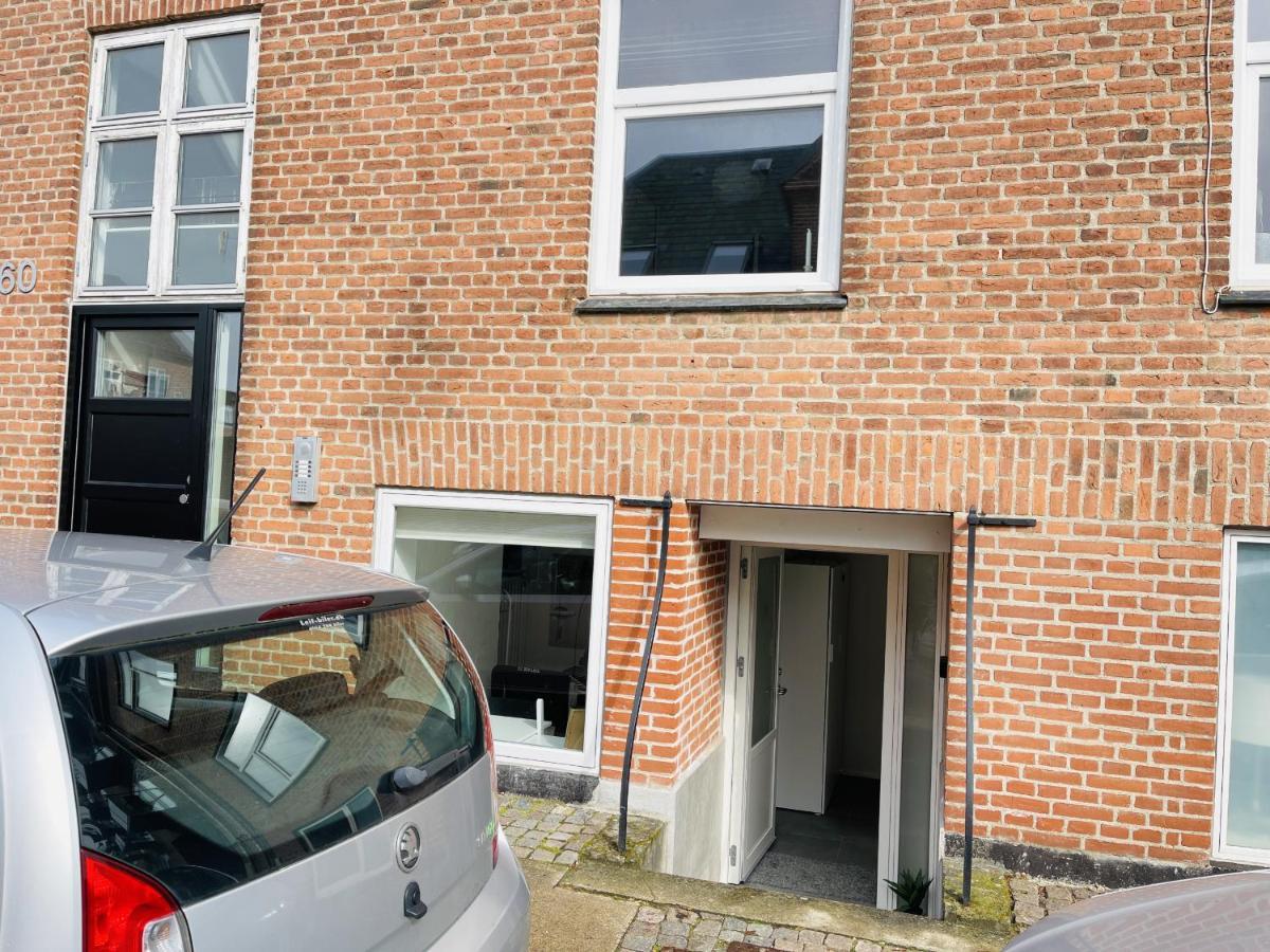 Aday - Charming Studio Close To The Football Stadium 올보르 외부 사진